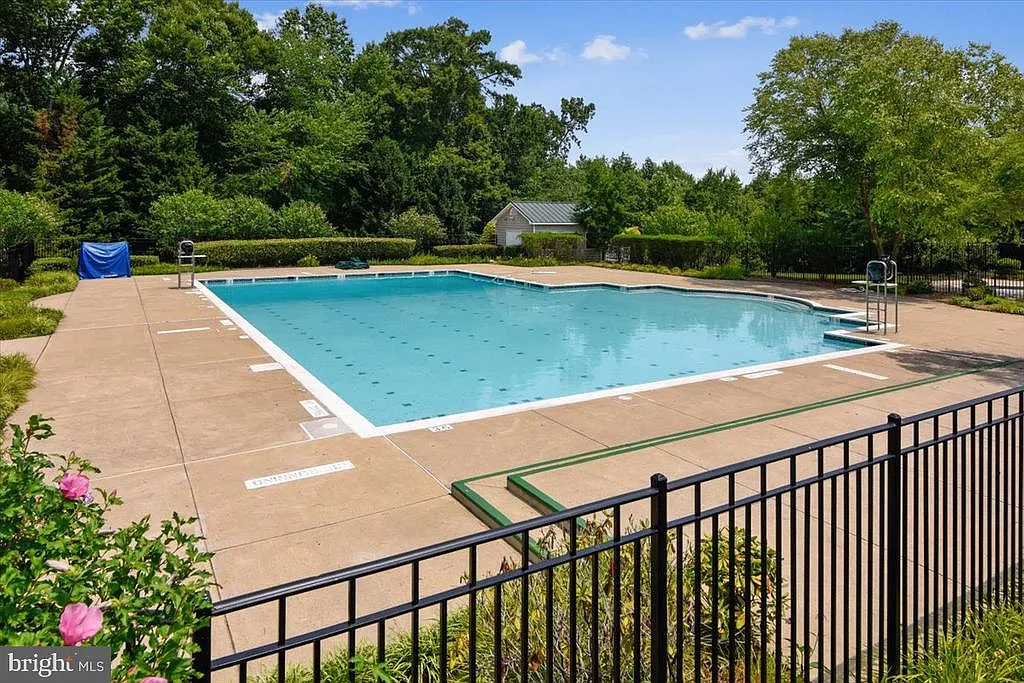 3 bed, 3.5 bath, 1928 sqft, $2,900 — Photo 3