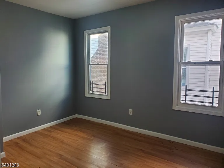 64 Schuyler Ave — Photo 6