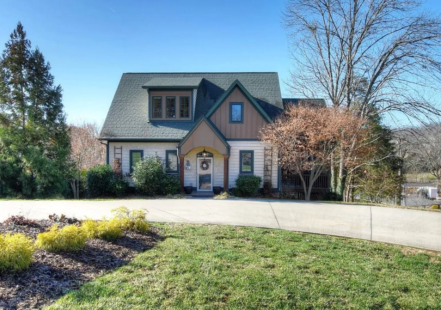 Gorgeous Lake House! 3 Bedrooms/3.5 Baths On Boone Lake $3,900 Monthly — Photo 1