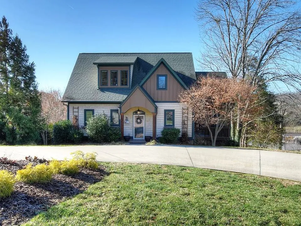 121 Lake Haven Dr