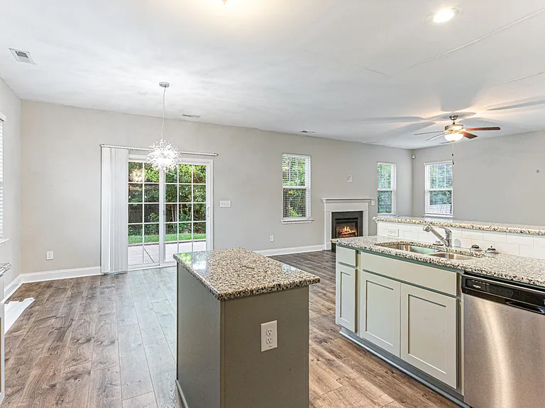 2240 Mannington Dr — Photo 23
