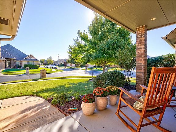 4th image of 12221 Fox Hill Way