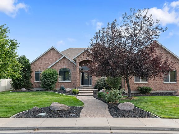 2nd image of 1501 W Elk Cir