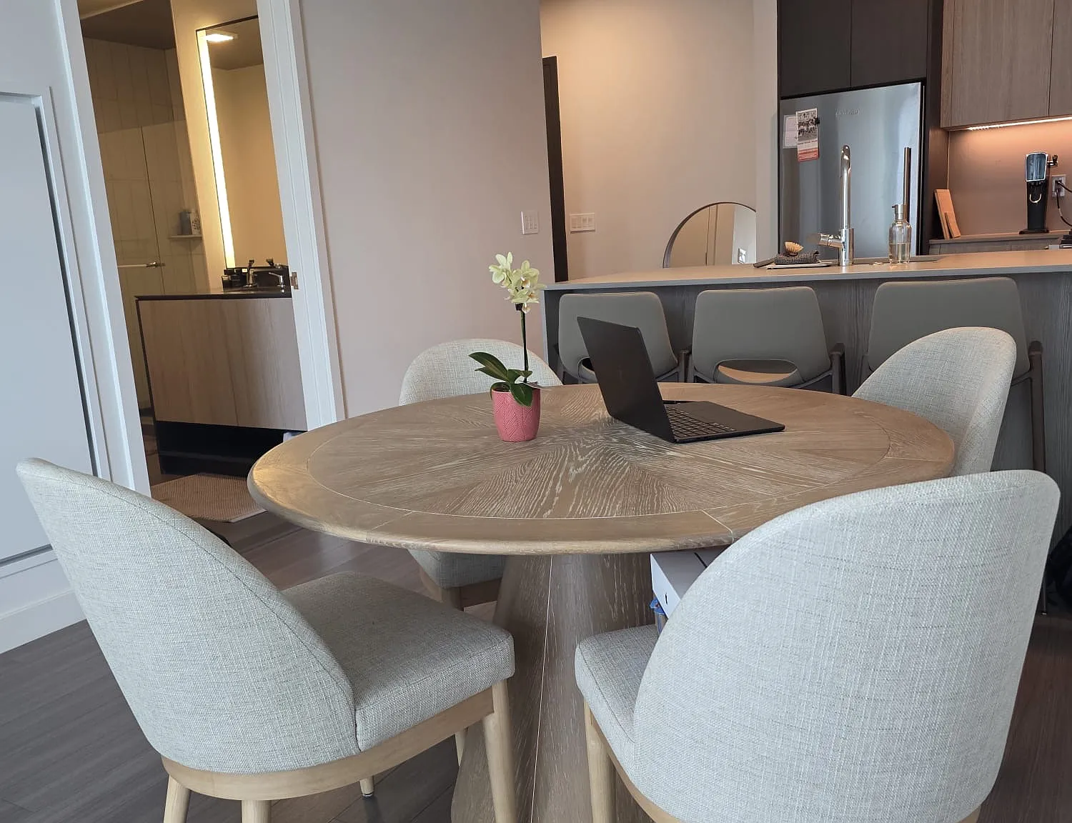 1 bed, 685 sqft, $3,270 — Photo 3