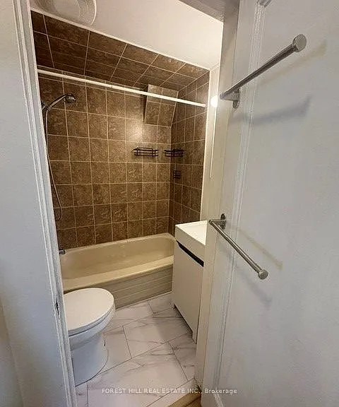 370 Spadina Rd — Photo 18
