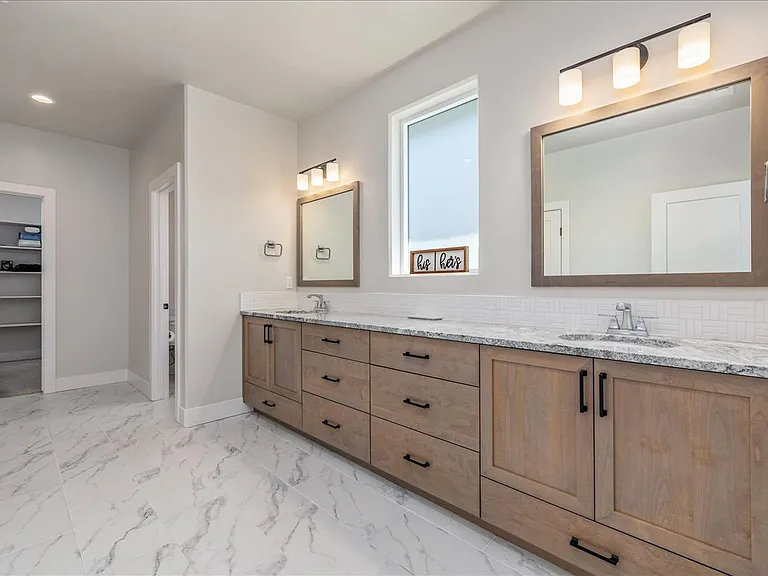 5562 S Zaivcla Ave — Photo 17