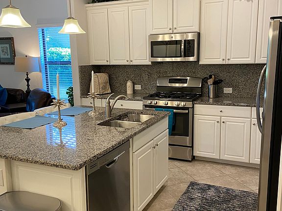3rd image of 10073 Montevina Dr