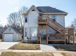 915-915 1/2 Tremont St, Cedar Falls, IA 50613