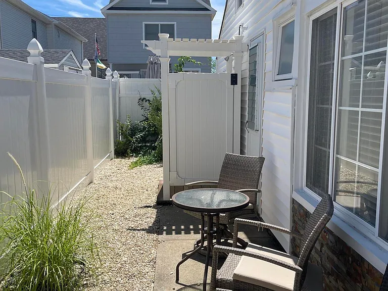 102 Brown Ave — Photo 23