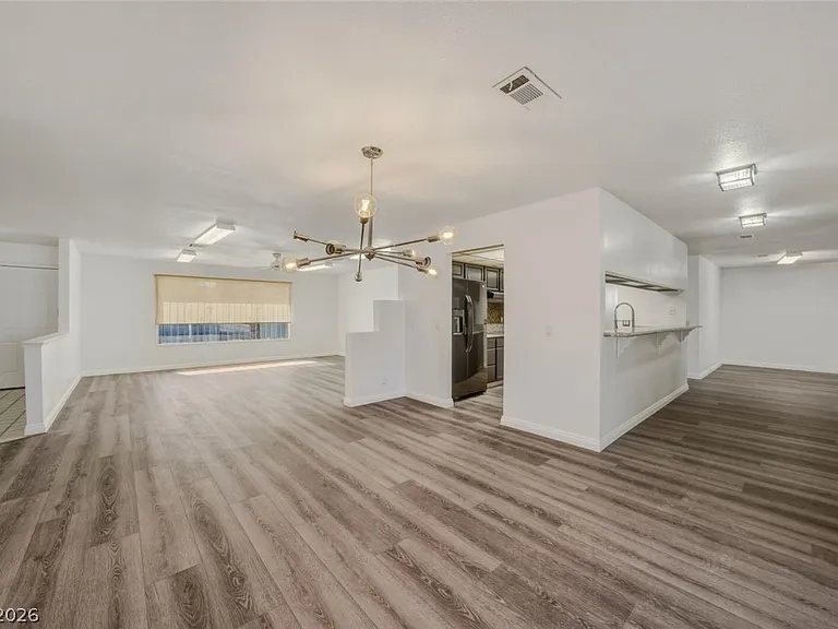 6760 W Oakey Blvd — Photo 11