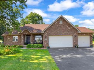 905 Tall Grass Ct, Somonauk, IL 60552