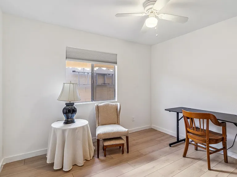 1739 N Palm Dr — Photo 27