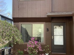 1530 Cedarwood Dr #B-5, Westlake, OH 44145