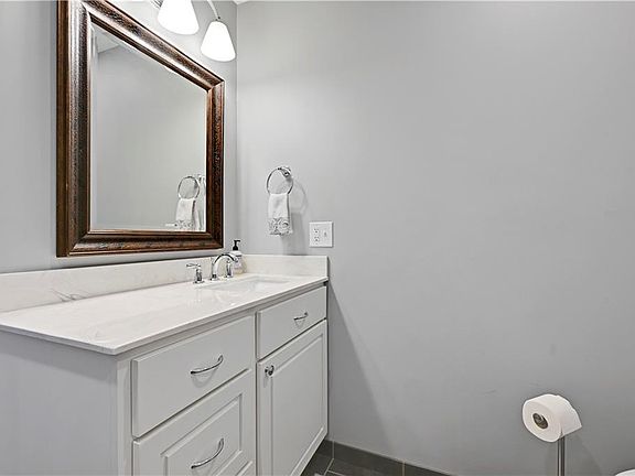 5th image of 11021 Buena Vista St