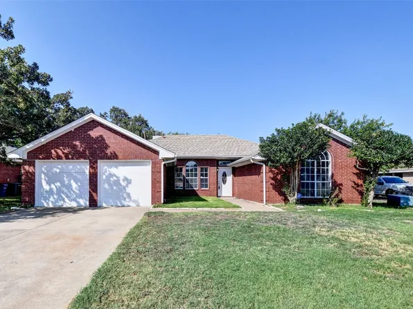 511 Coker Valley Dr, Kennedale, TX 76060