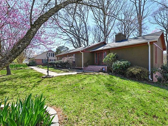 4th image of 1805 Swannanoa Dr