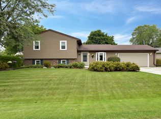 666 Heritage Ct, Grafton, WI 53024
