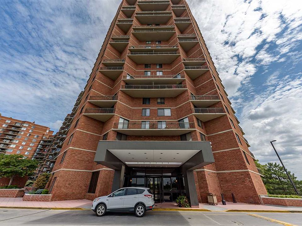 1st image of 213 Harmon Cove Tower
