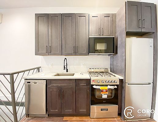 4th image of 996 Putnam Ave #1L