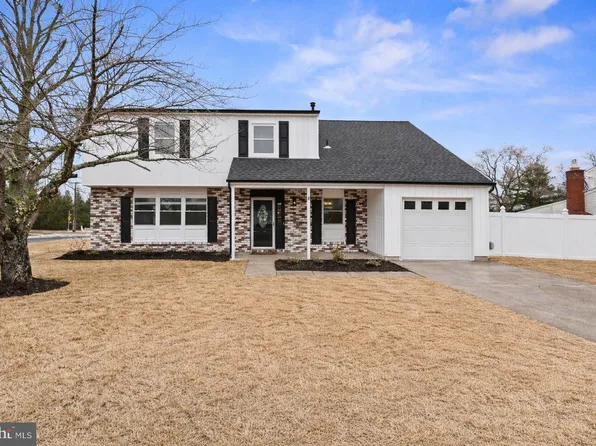 2 Westwood Dr, Sewell, NJ 08080