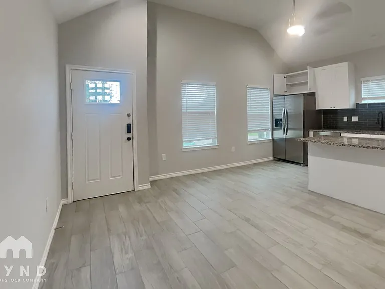 16855 Balmoral — Photo 3