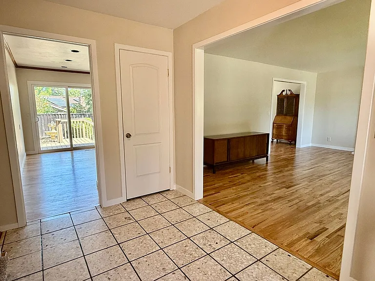 1123 Lillick Dr — Photo 2