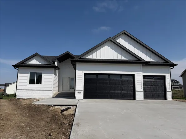 435 NW Red Oak Ct, Waukee, IA 50263