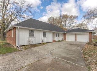 11608 NW Chipman Rd, Lees Summit, MO 64081