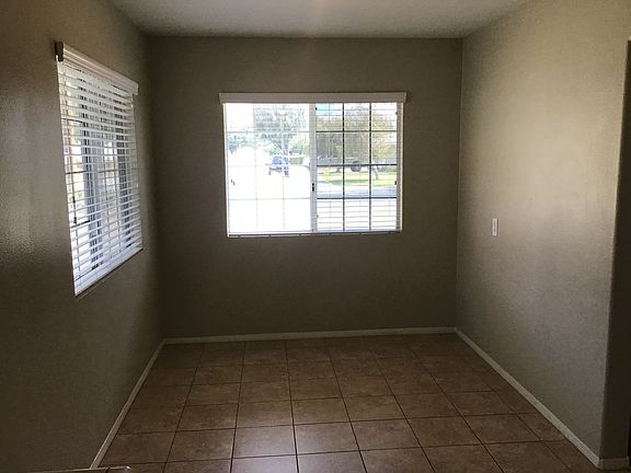 5th image of 4994 N Mountain View Ave