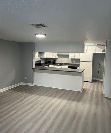5th image of 838 Wilshire Blvd