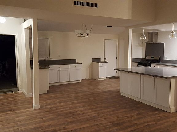 3rd image of 5915 Los Angeles Way