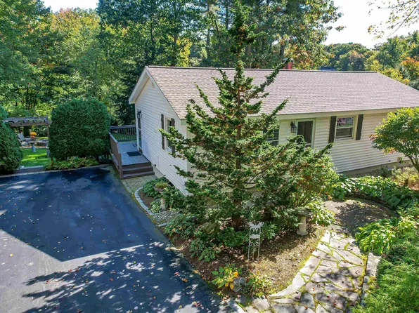 31 Belmont Drive, Merrimack, NH 03054