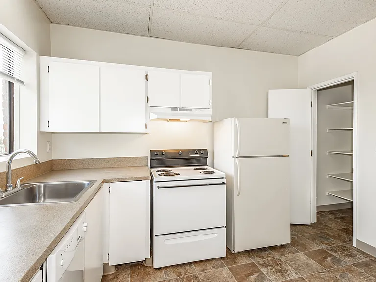 Grandview Apartments — Photo 34