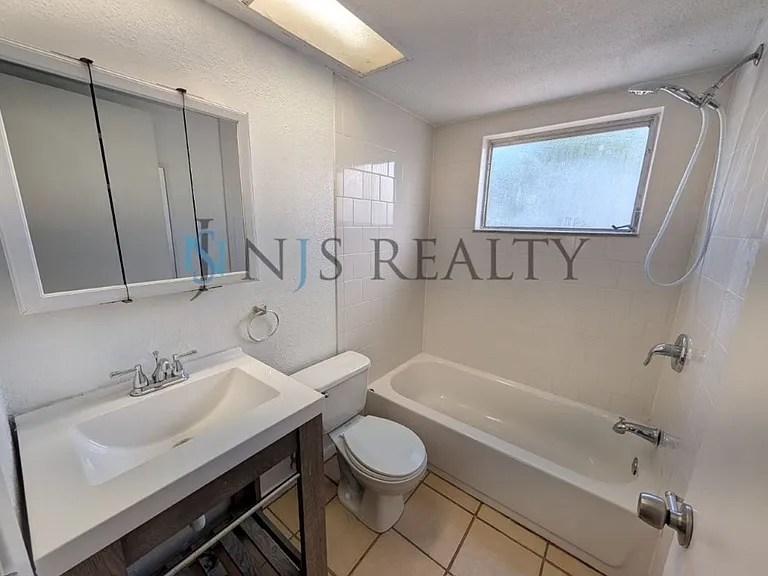 8151 Hixton Dr — Photo 10
