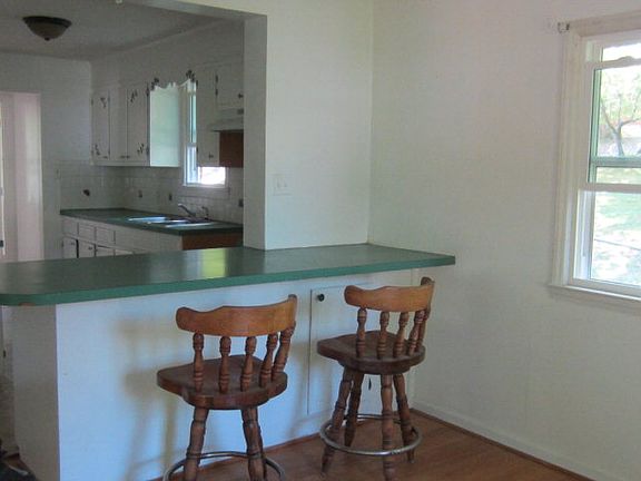 4th image of 119 Winthrop Ct