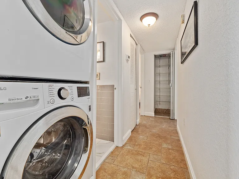 1000 Cove Cay Dr — Photo 22
