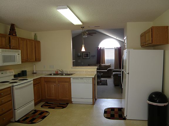 3rd image of 201 Blue Heron Cir