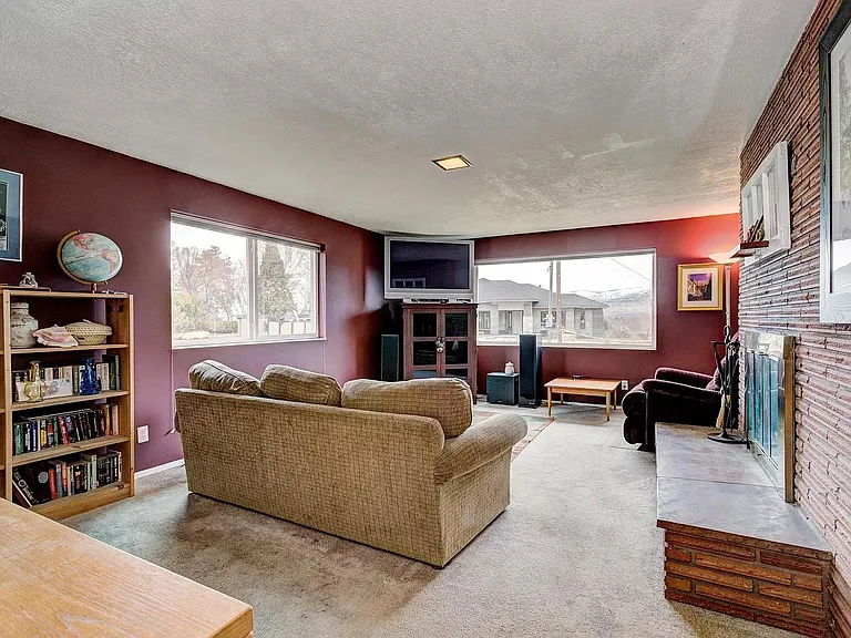3411 W Hillcrest Dr — Photo 13