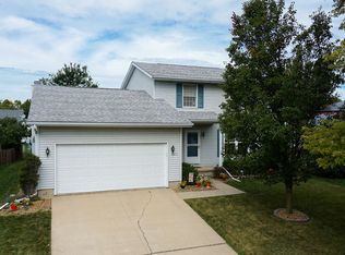 2821 Rocksbury Dr, Bloomington, IL 61705