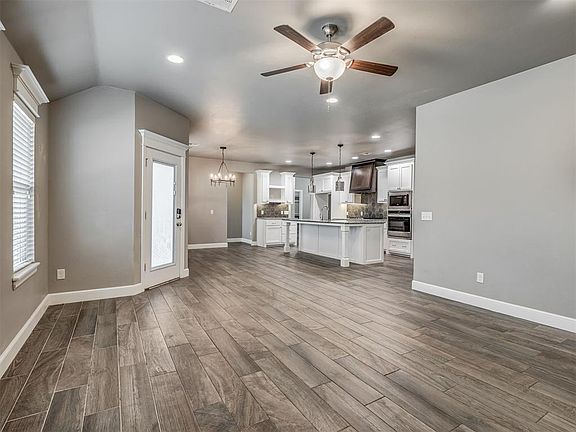 5th image of 2809 Cedar Creek Dr