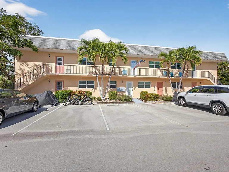 2950 SE Ocean Blvd — Photo 2
