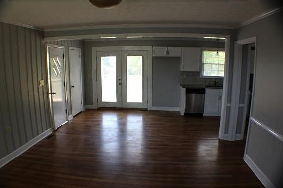 2nd image of 120 Wonderland Dr