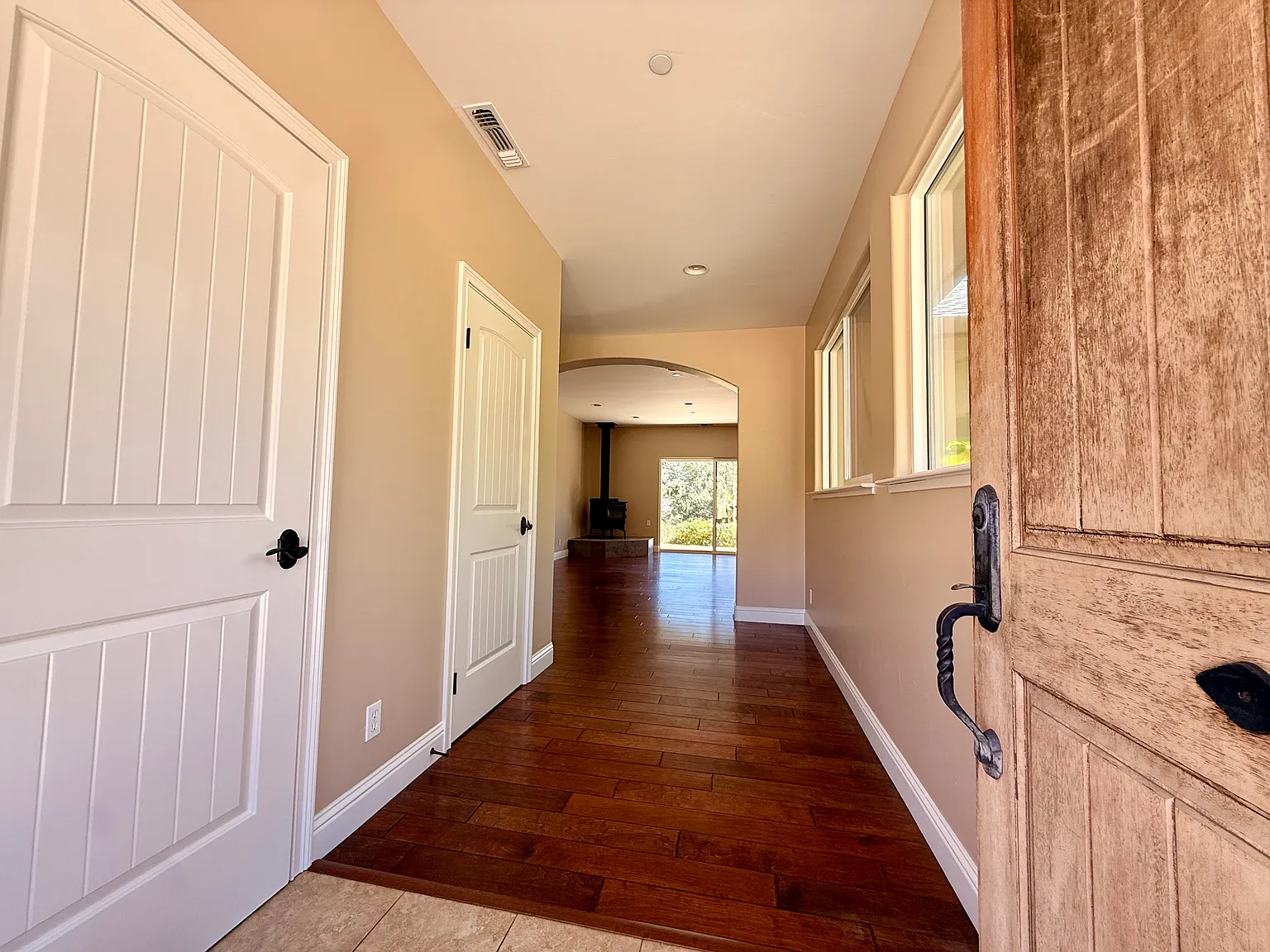 4 bed, 2100 sqft, $5,900 — Photo 2