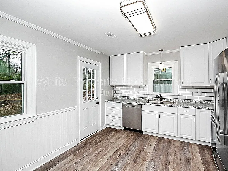 604 Westwood Cir — Photo 12