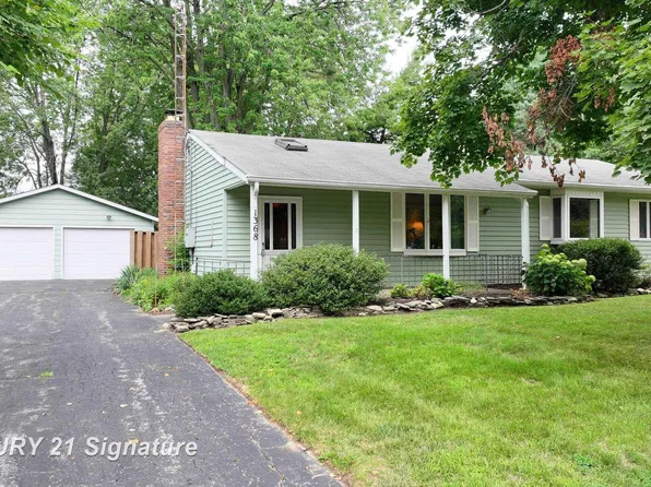 1368 Winfield Dr, Swartz Creek, MI 48473