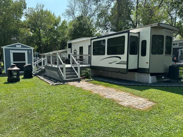 32741 N Lakes Trl Unit 15D, Lindstrom, MN 55045