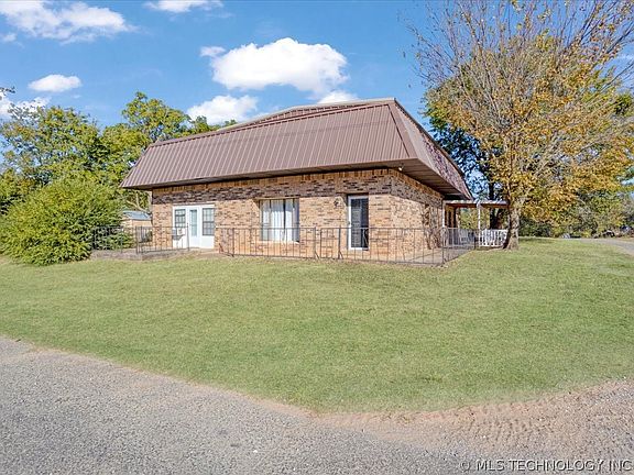 4th image of 115 N Main St