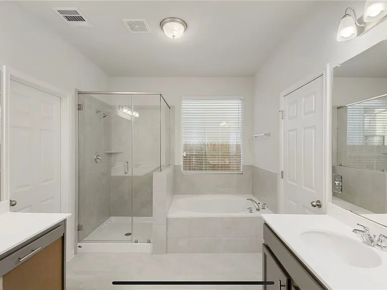 100 Petersburg St — Photo 13