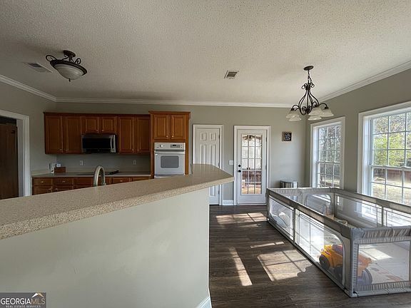 3rd image of 323 Audrey Way