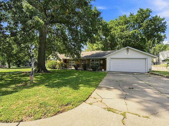 2nd image of 110 Sunrise Hill Dr